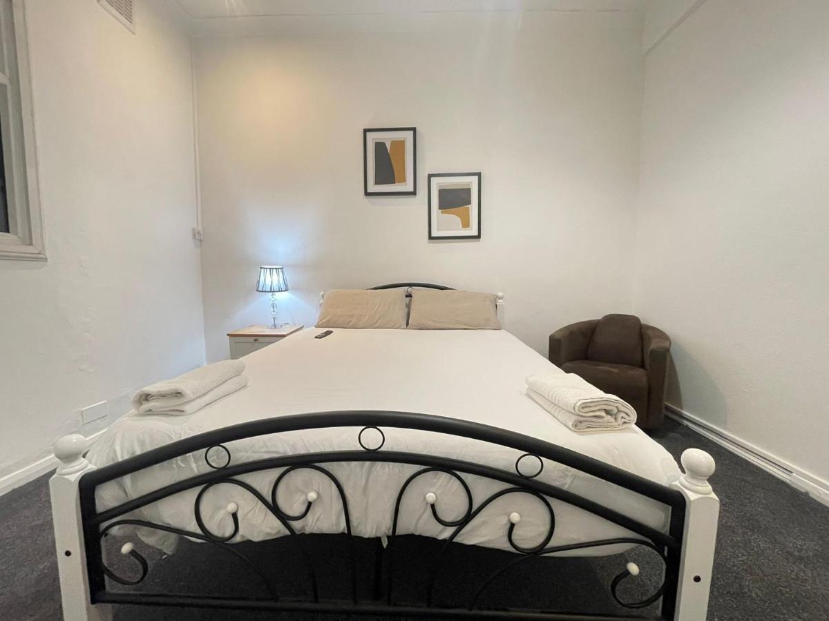 Private Double Room In Stratford Лондон Экстерьер фото