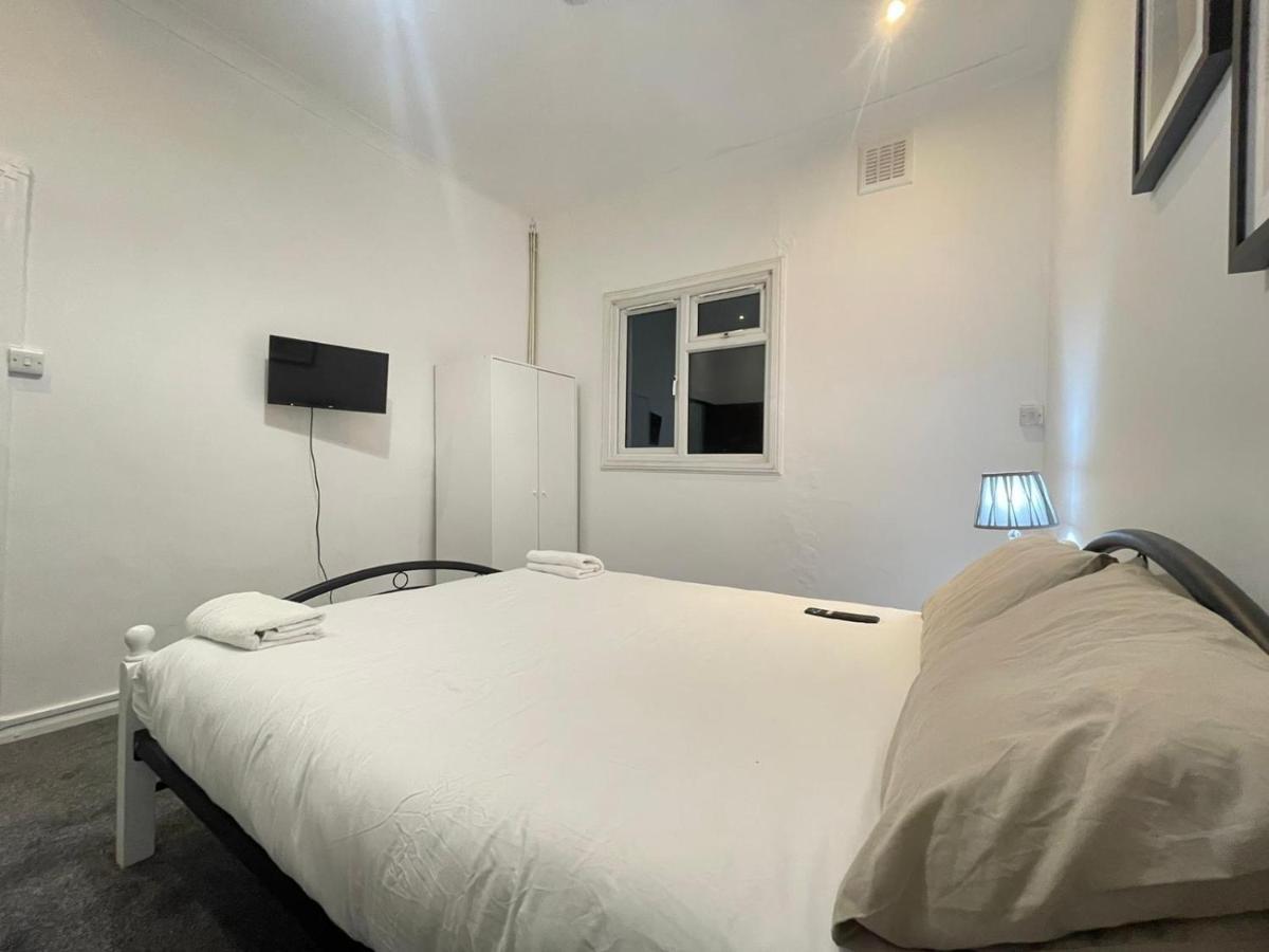 Private Double Room In Stratford Лондон Экстерьер фото